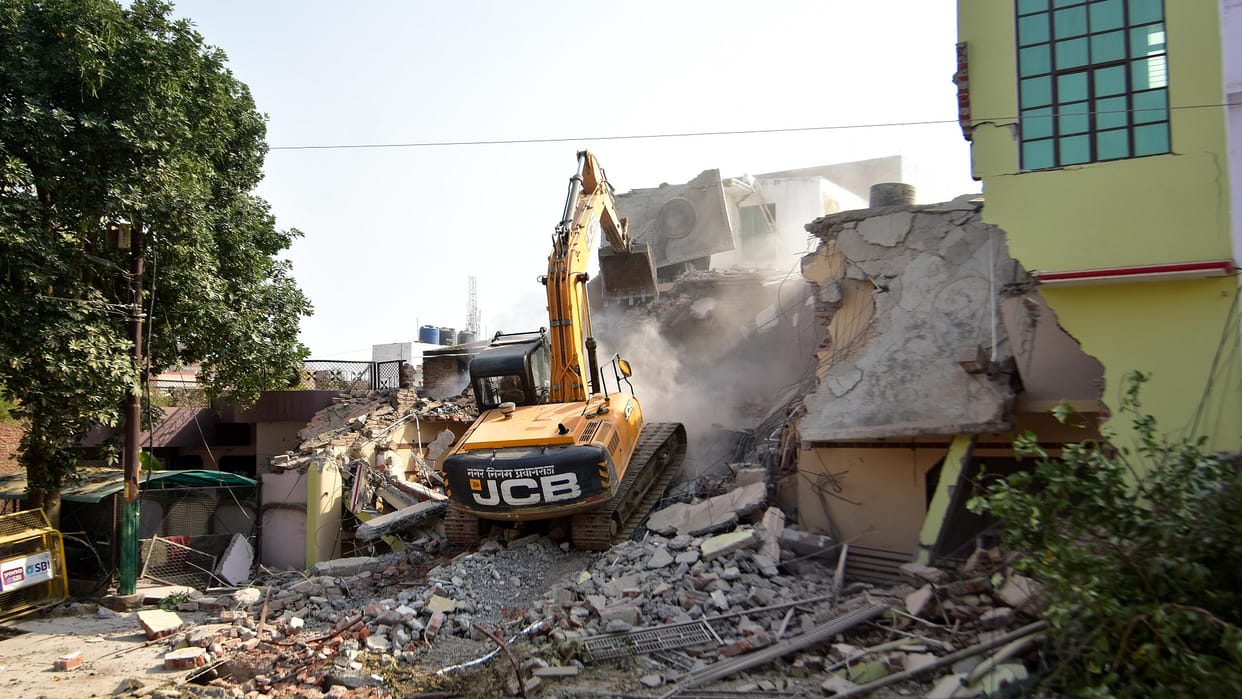 Umesh Pal hatyakand ateeq ahmad wife was residing in this house bulldozed off