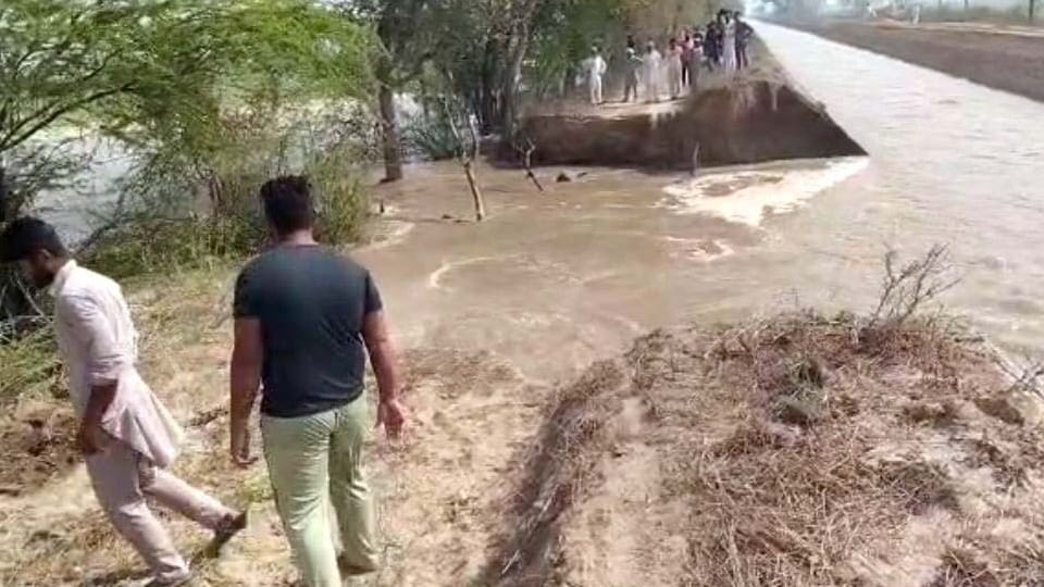 Erosion occurred in Malukpura Minor near village Raipura on Seeto Road in Abohar