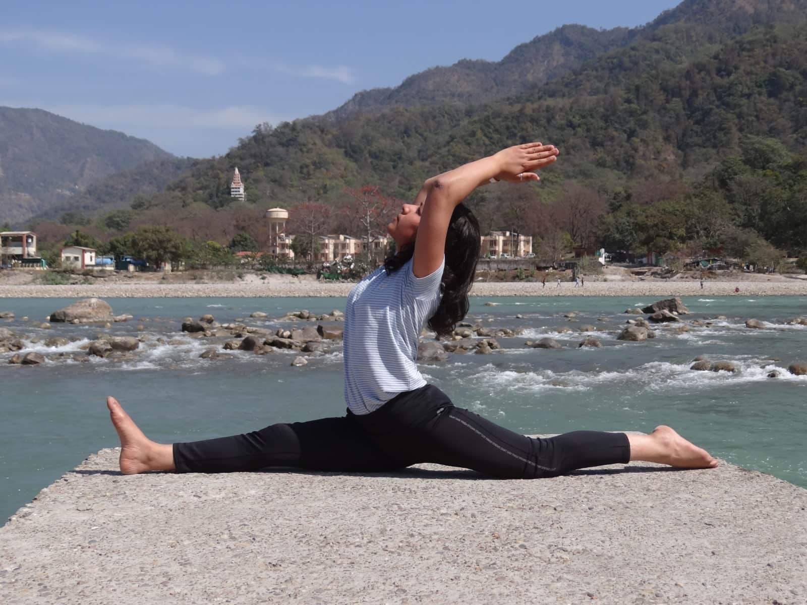 International Yoga Festival 2023 in Rishikesh 200 People doing Yoga Photos