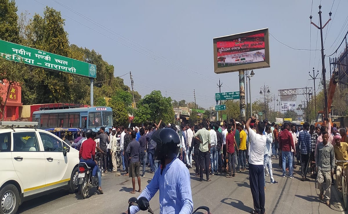 Firing on agent in Purvanchal biggest fruit market pahadia varanasi narrowly saved his life