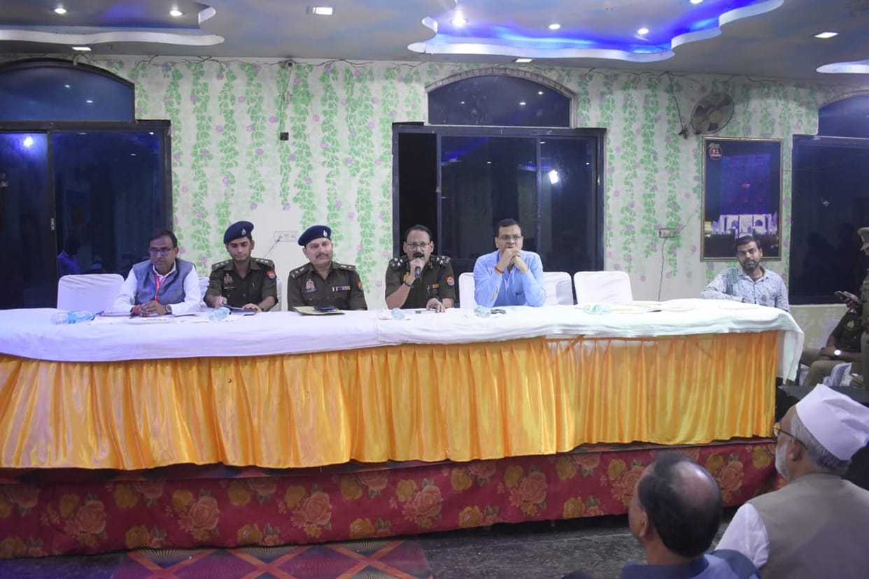 Holi 2023 varanasi police said if do Hooliganism then festival will be spent in lockup