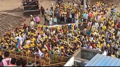 Kawardha: गोंडवाना गणतंत्र पार्टी ने किया घेराव, पुलिस के साथ झड़प में एसपी, एएसपी समेत कई पुलिसकर्मी घायल गोंडवाना गणतंत्र पार्टी की पुलिस से झड़प