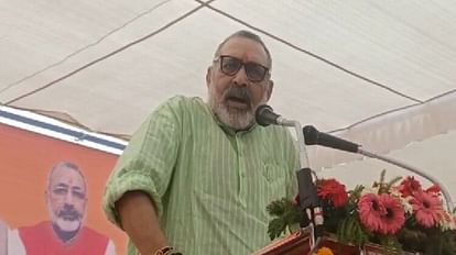 Chhindwara: महाशिवरात्रि का जुलूस रोके जाने पर भड़के गिरिराज, कहा- हम चाहते तो कोई भी जिन्ना का वंशज नहीं बचता चांद में भाषण के दौरान वरिष्ठ भाजपा नेता गिरिराज सिंह