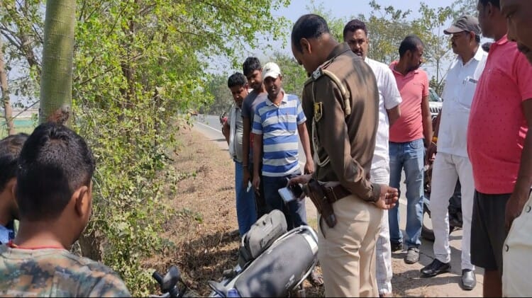 Nalanda:nh 431 पर चार पहिया सवार बदमाशों ने सीएसपी संचालक की बाइक को मारी टक्कर, रुपये-गहने लूट हुए फरार - Miscreants On Four Wheeler Hit Csp Operator Bike On Nh 431 In