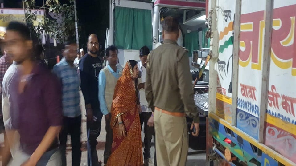Uncle and nephew died after being hit by an unknown vehicle in Pilibhit both died on the road