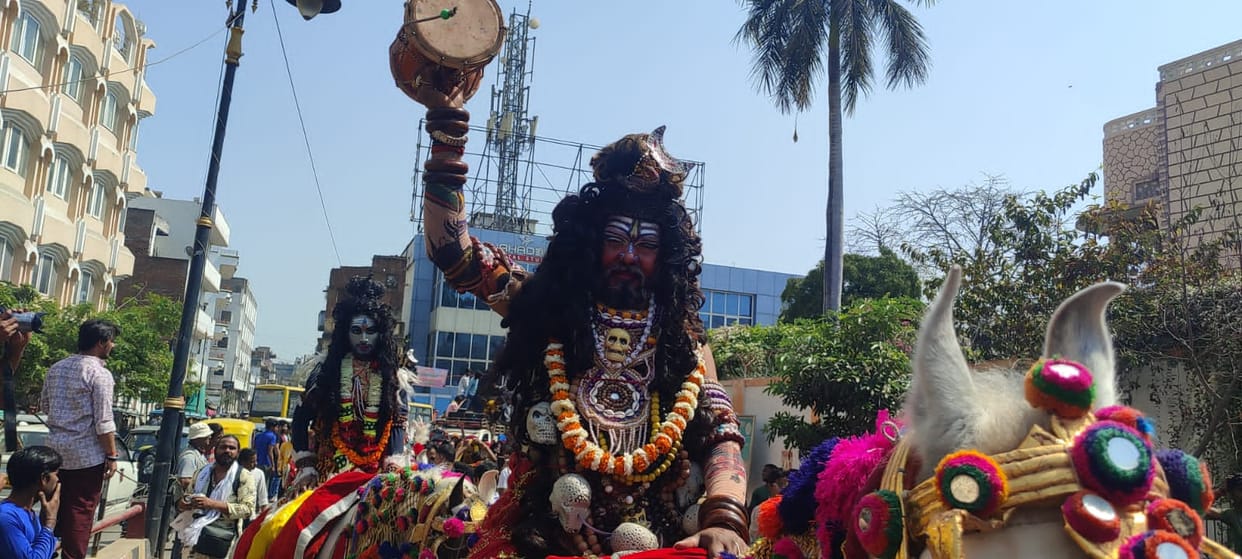 Colorful Holi played with a group of ghosts and vampires, such pictures, whoever saw them was stunned