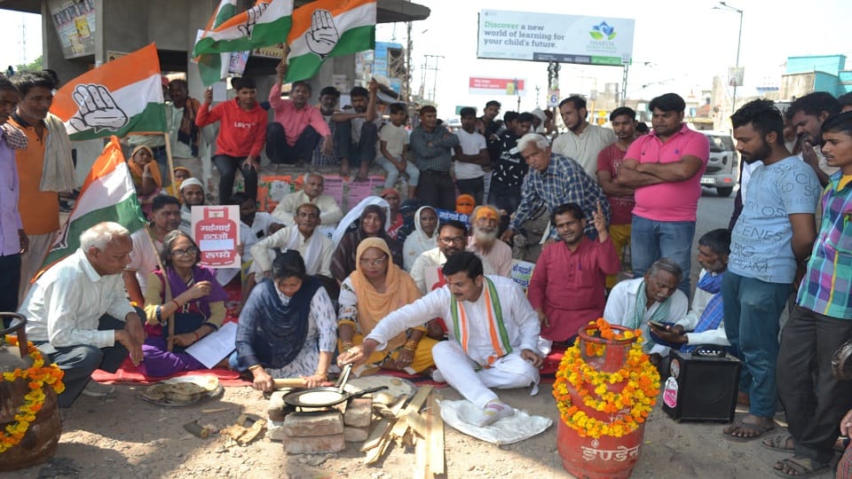 Congressmen demonstrated by making bread on the stove and playing drums