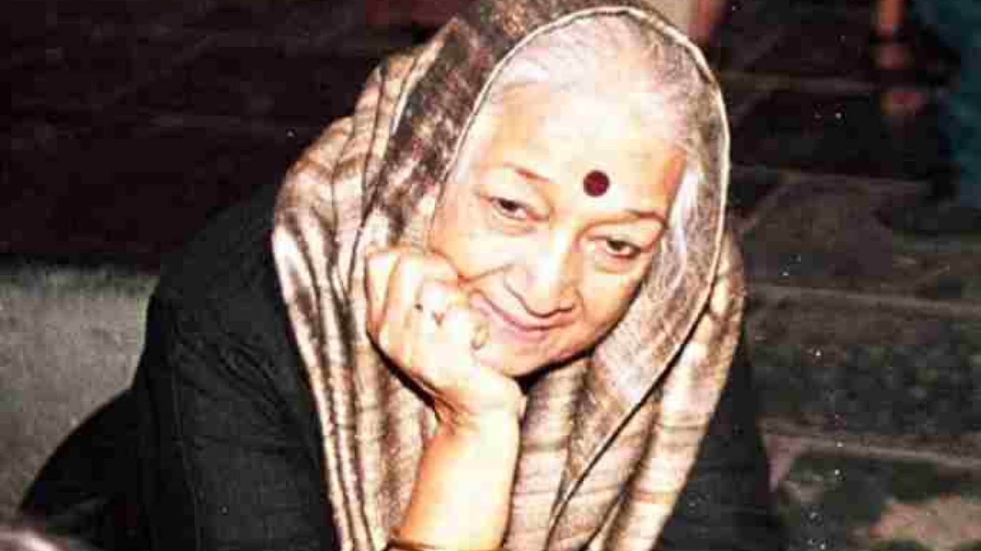 Dina Pathak Birthday OF Legendry Actress who worked in many Films Know Some Facts About her life And Career