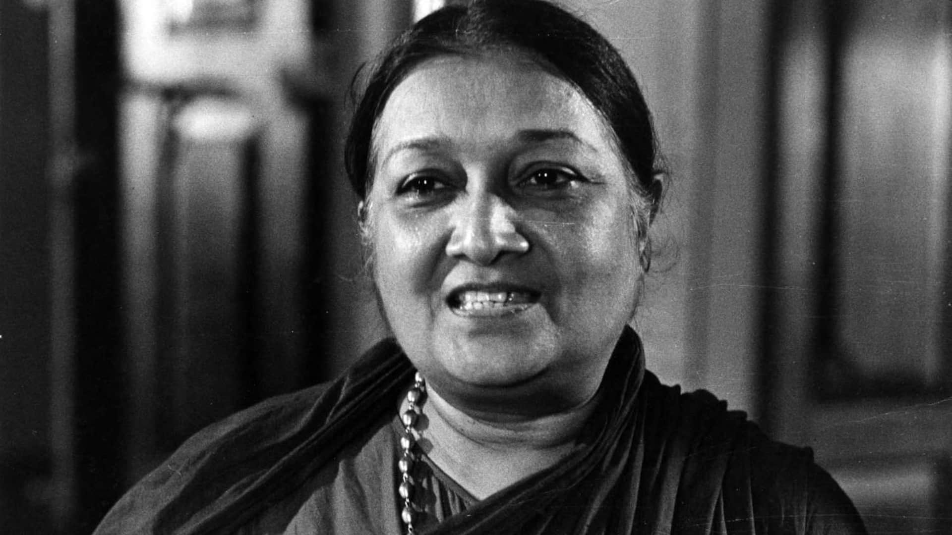 Dina Pathak Birthday OF Legendry Actress who worked in many Films Know Some Facts About her life And Career