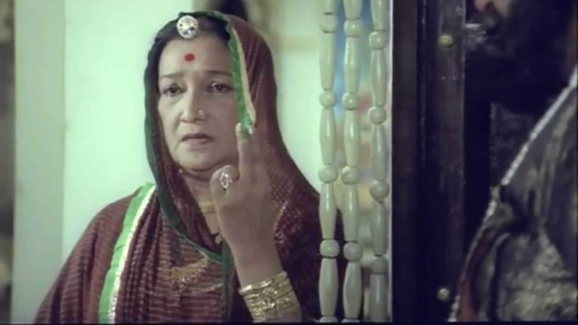 Dina Pathak Birthday OF Legendry Actress who worked in many Films Know Some Facts About her life And Career
