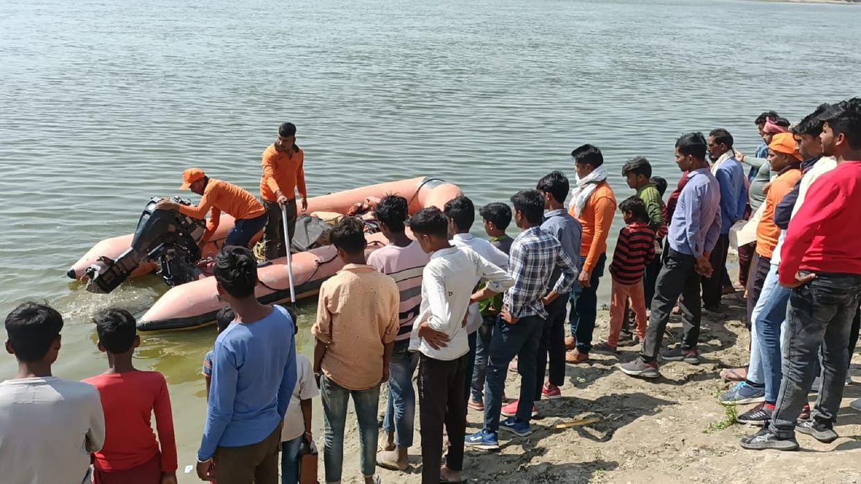 School Student died due to drowning while bath in Ganga in varanasi who come from Prayagraj
