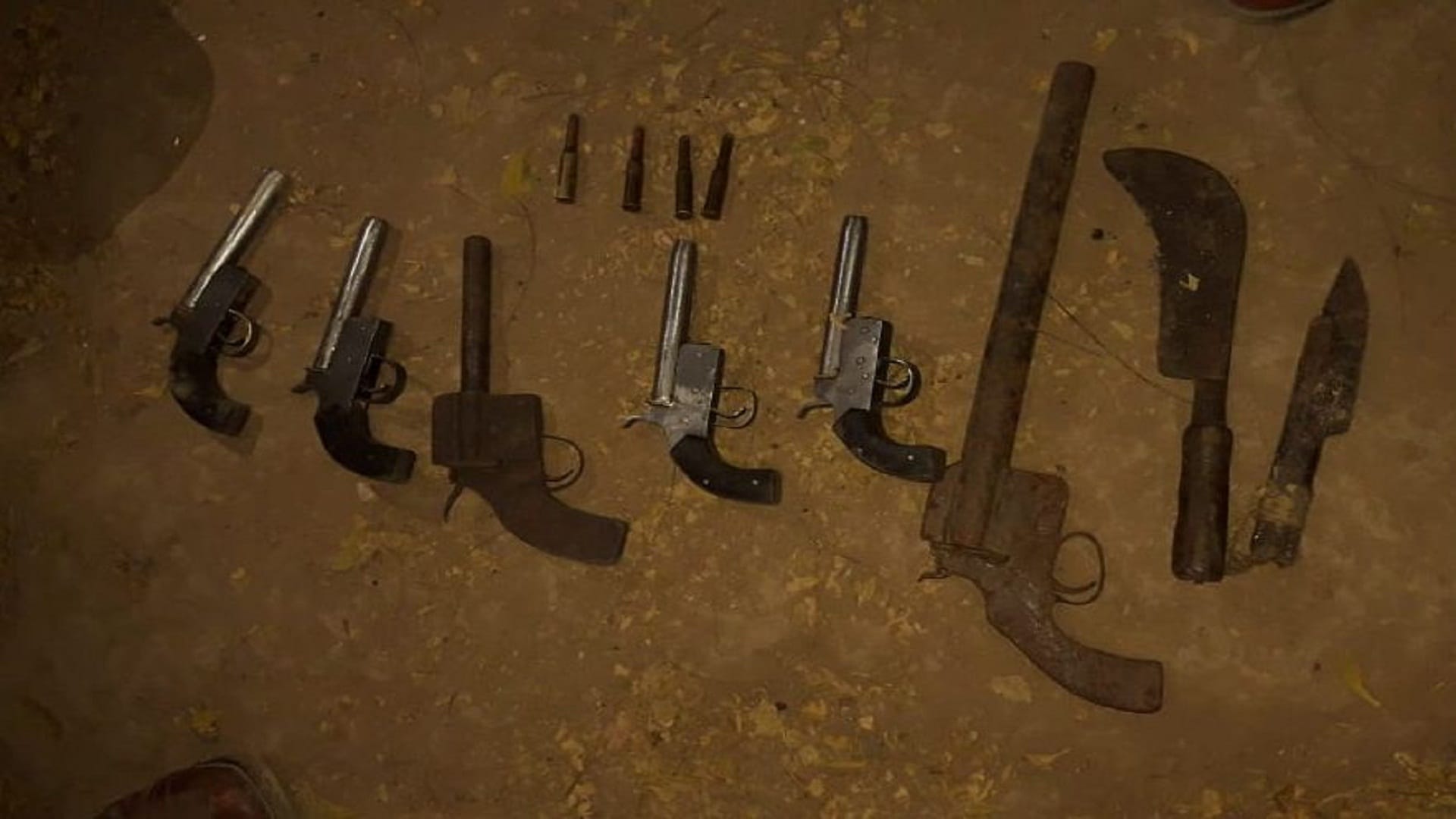 Umesh Pal Hatyakand Mafia Atiq shooter was demolished with a bulldozer, the weapons were kept as a captive