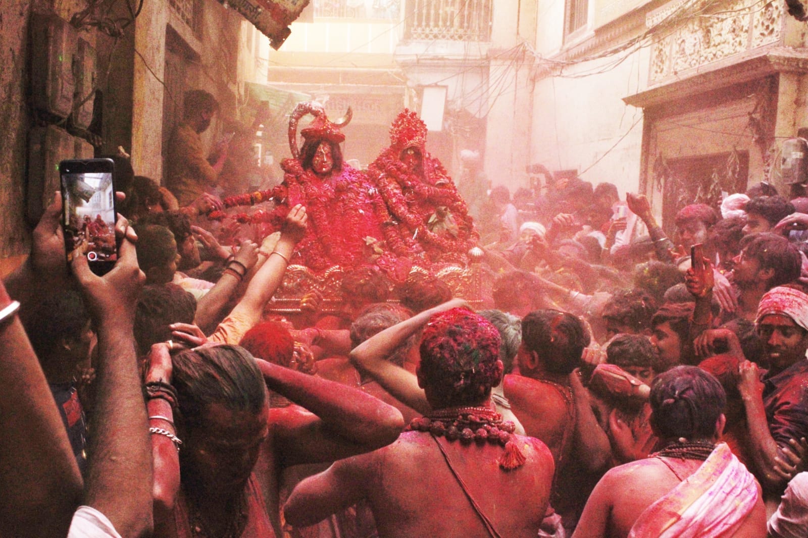 Mother Gaura came to her in-laws house riding a palanquin, wonderful pictures of Rangbhari Ekadashi in Varanas