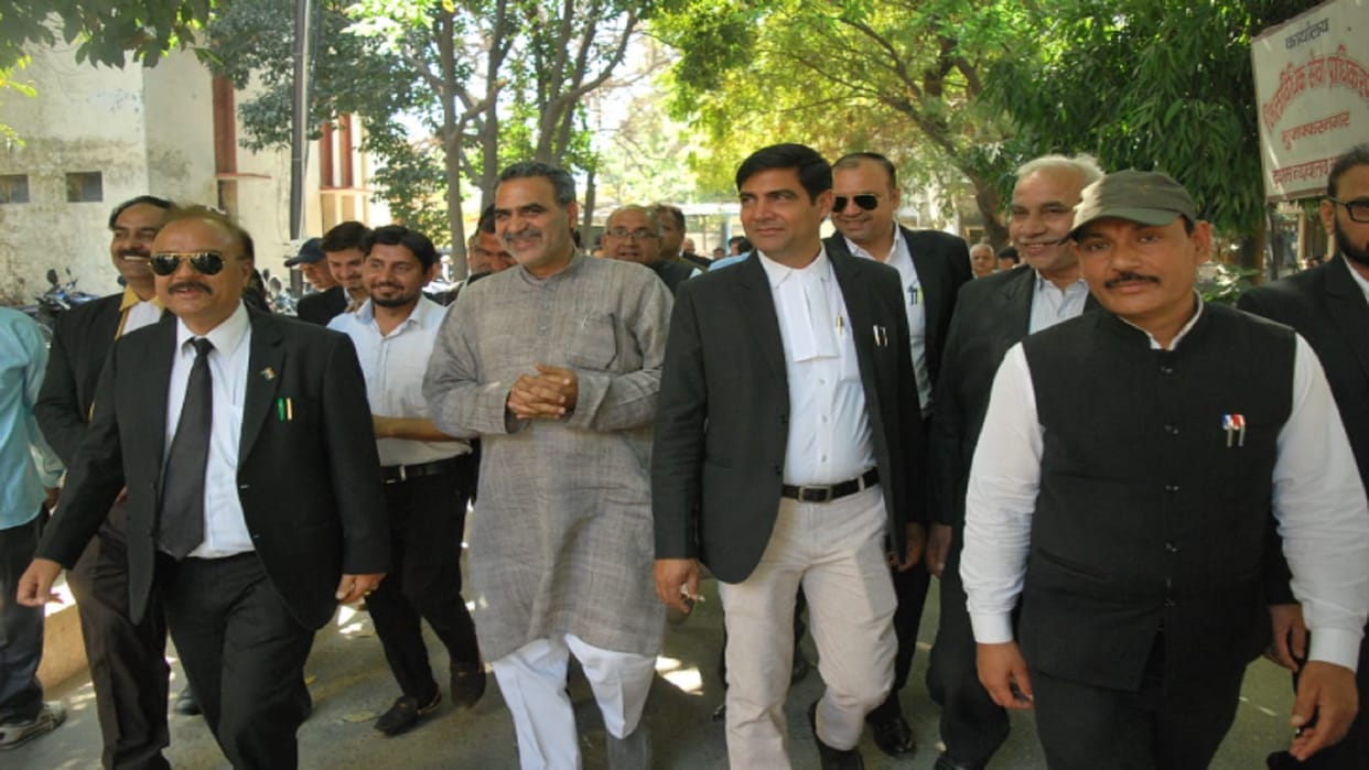 Muzaffarnagar: Many leaders including minister Sanjeev Balyan and former MP Harendra Malik appeared in court