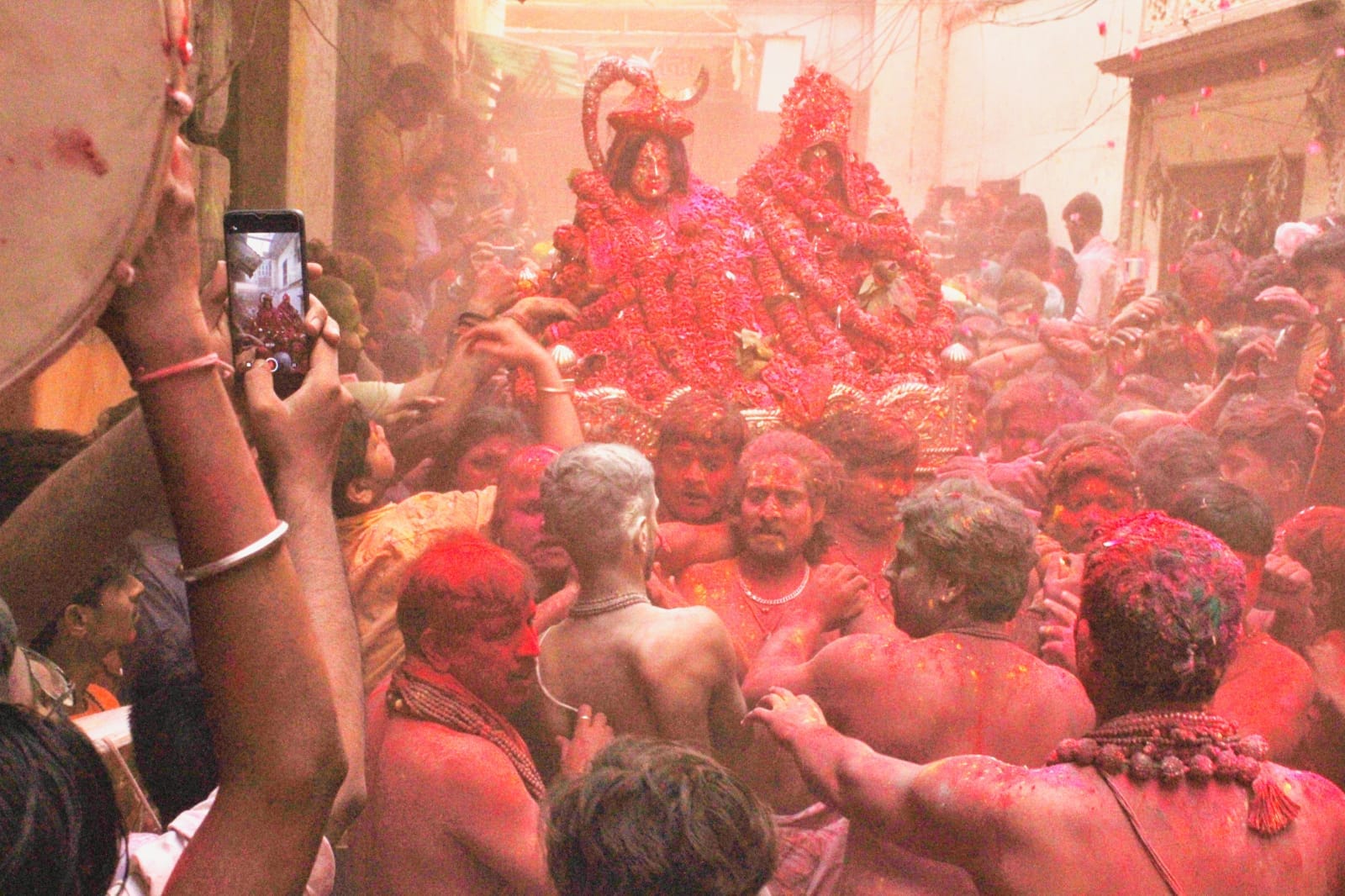 Mother Gaura came to her in-laws house riding a palanquin, wonderful pictures of Rangbhari Ekadashi in Varanas