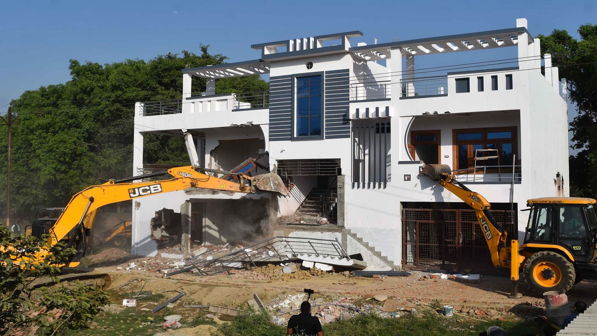 Umesh Pal murder case: Bulldozer run at the house of Raju Pal murder accused Kavi Ahmed, absconding for 18 yea