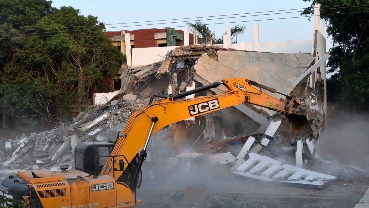 Suddenly the roar of the bulldozer fell silent, the action of demolition of marked buildings of cri