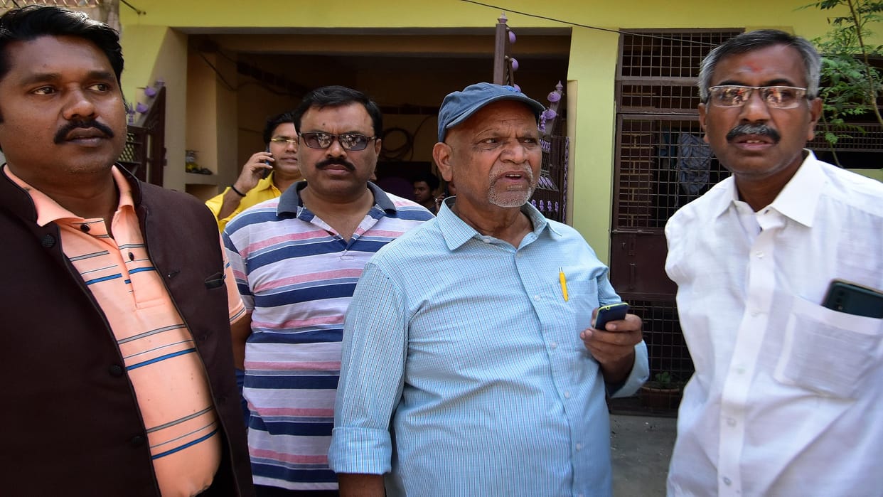 BJP councilor came to the rescue of Safdar before the bulldozer, later clarified