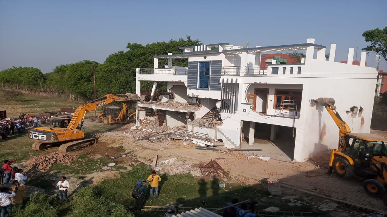 Umesh Pal murder case: Bulldozer run at the house of Raju Pal murder accused Kavi Ahmed, absconding for 18 yea