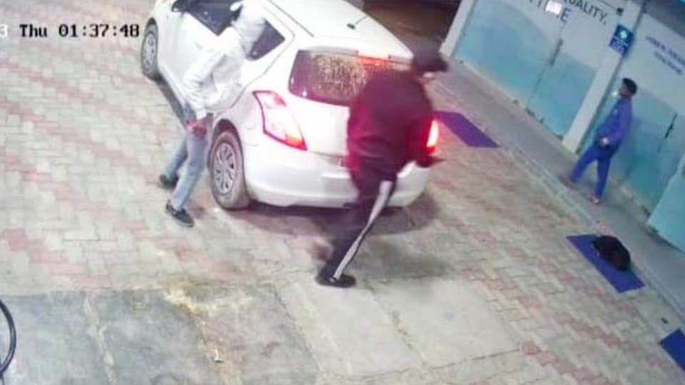 Cash looted from petrol pump employee at gun point in village Ramsara at Abohar