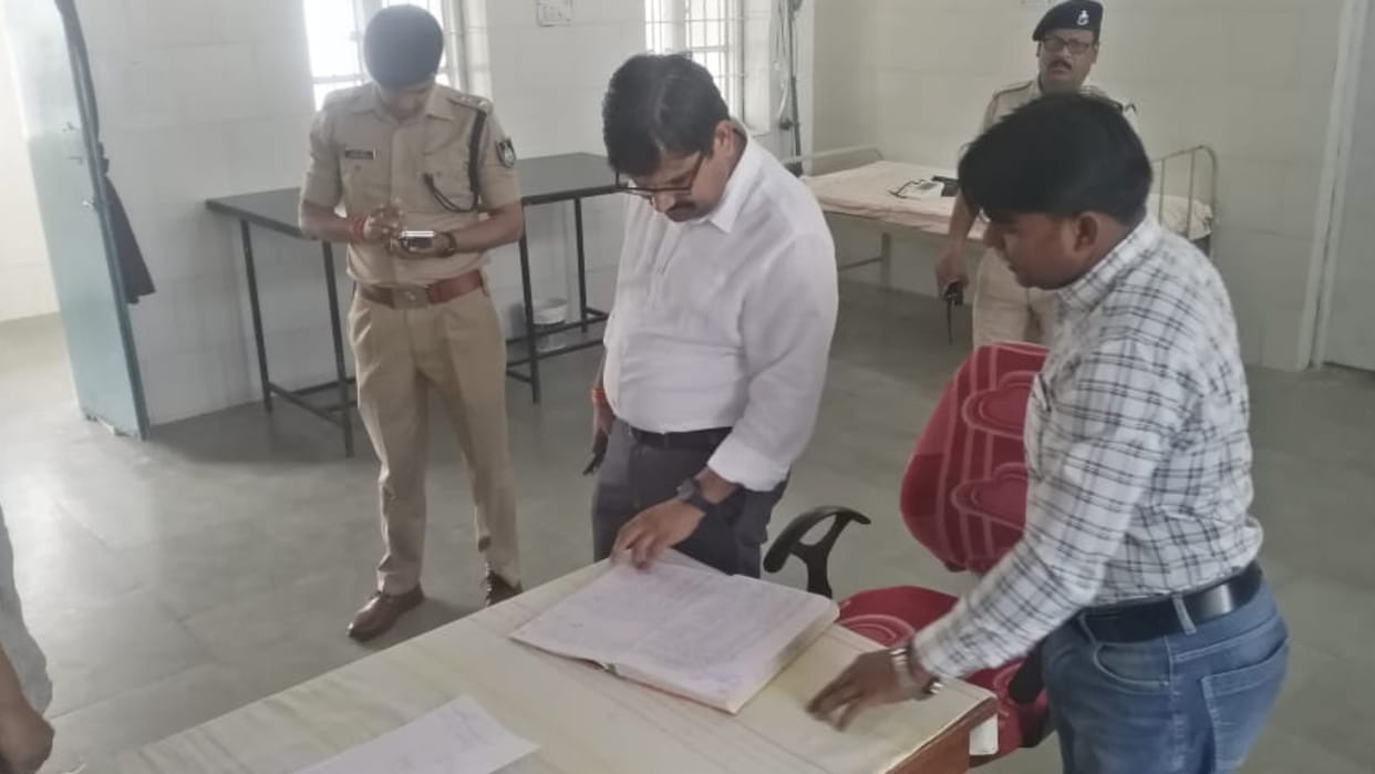 Sehore: Collector-SP arrived to inspect the District Jail, Dr. Sapat Sahare was found absent then given notice