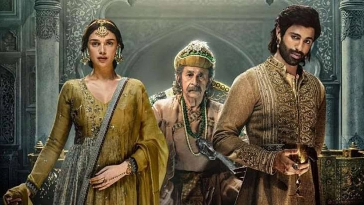 Taj Divided By Blood Review in Hindi Zee5 Naseeruddin Shah Aditi Rao Hydari Dharmendra Abhimanyu Singh