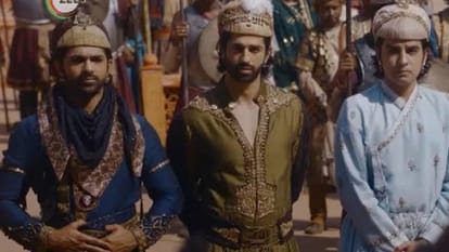 Taj Divided By Blood Review in Hindi Zee5 Naseeruddin Shah Aditi Rao Hydari Dharmendra Abhimanyu Singh