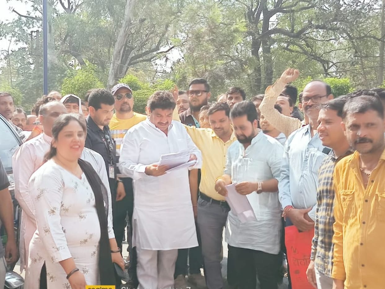 Municipal Corporation is charging different amount for tap connection, MLA surrounded