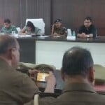 गेम खेलते दरोगा