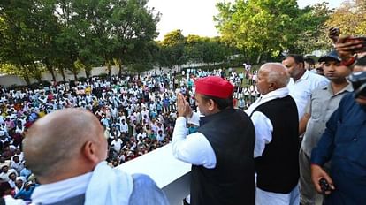 Azamgarh: 'मिट्टी में मिला देंगे' बयान पर अखिलेश यादव ने कसा तंज, पूछा- UP के टॉप-10 माफिया की सूची कब आएगी आजमगढ़ के सेनपुर गांव पहुंचे अखिलेश यादव
