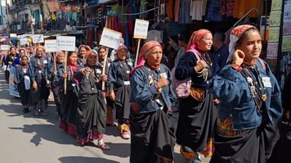 भोटिया जनजाति के लोगों का प्रदर्शन