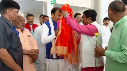 Varanasi: काशी पहुंचे डिप्टी सीएम केशव प्रसाद मौर्य, बोले- 'समाजवादी पार्टी अपराधियों को शरण देती है' डिप्टी सीएम केशव प्रसाद मौर्य