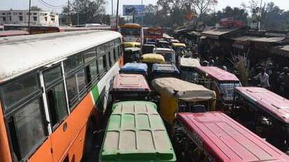 Exclusive: गोरखपुर शहर का शोर, सुनने की क्षमता को कर रहा कमजोर यह तस्वीर यूनिवर्सिटी चौराहे की है। वाहनों की कतारें उनसे बढ़ता शोर अब शहर में आम हो गया है।