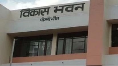 transfer of 11 secretaries in pilibhit