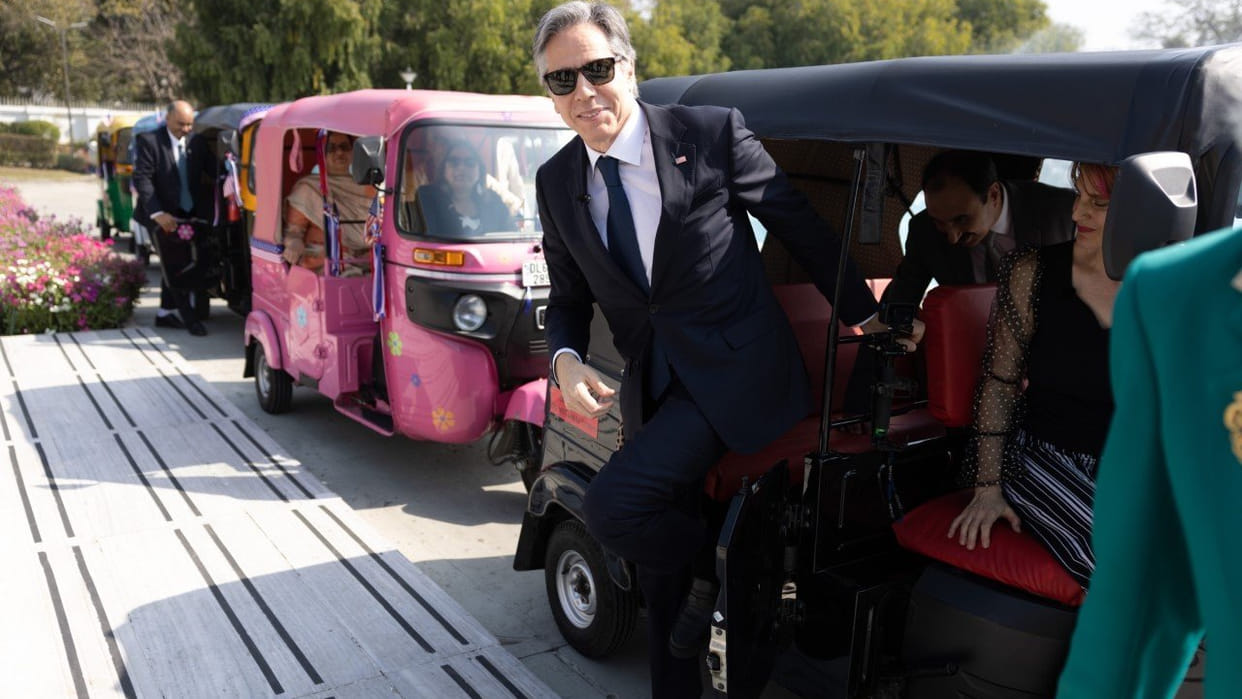 american foreign secretary antony blinken seen travelling through auto posts video