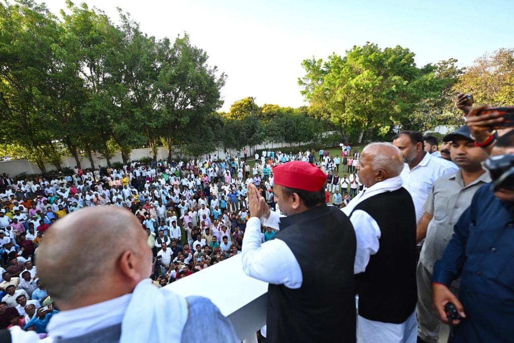 Akhilesh Yadav taunted on statement mitti me mila denge in azamgarh  asked about UP top-10 mafia