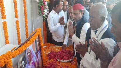 Akhilesh Yadav taunted on statement mitti me mila denge in azamgarh  asked about UP top-10 mafia