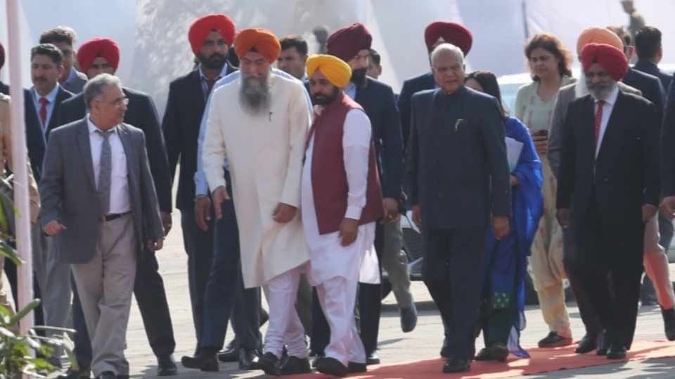 Distance seen between Punjab Governor and CM Bhagwant Mann during first day of Budget session