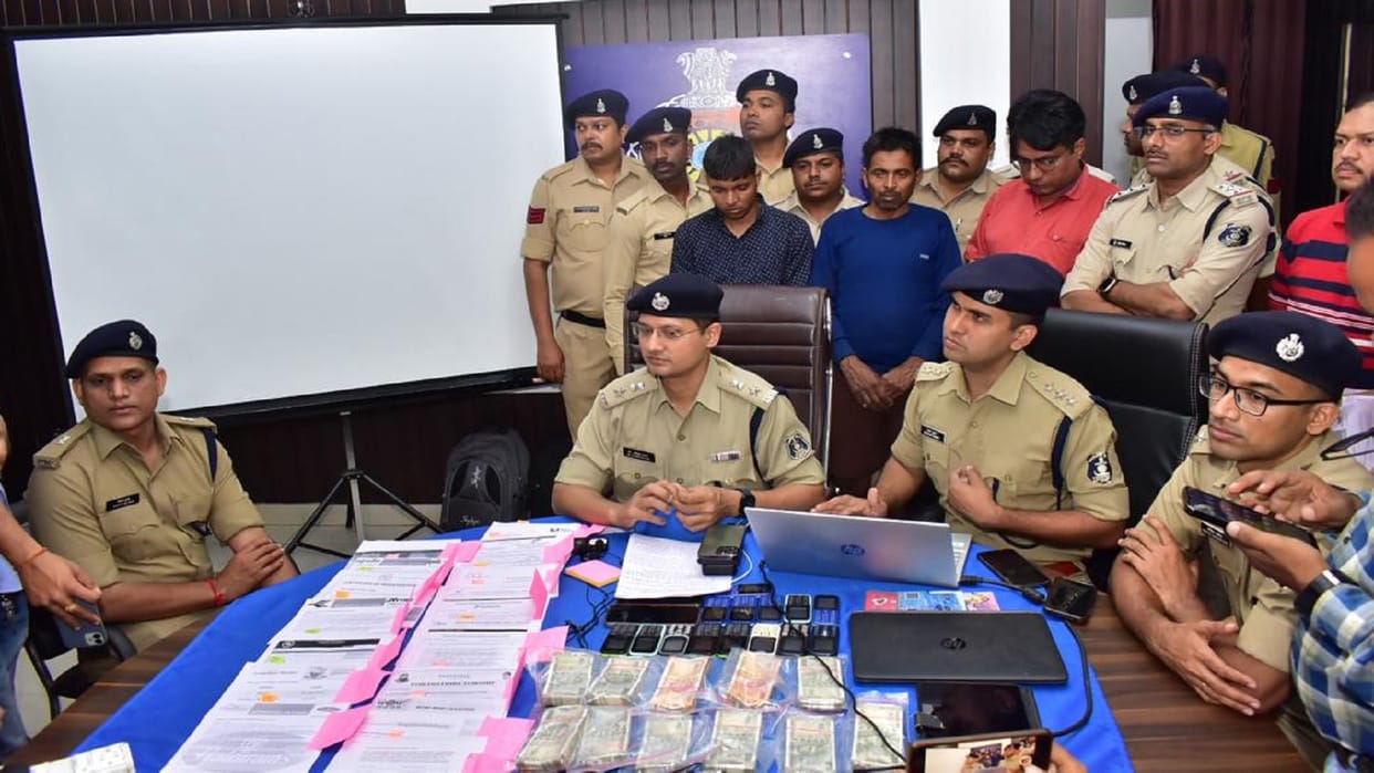 Chhattisgarh: Durg police busted thug gang, father-son arrested
