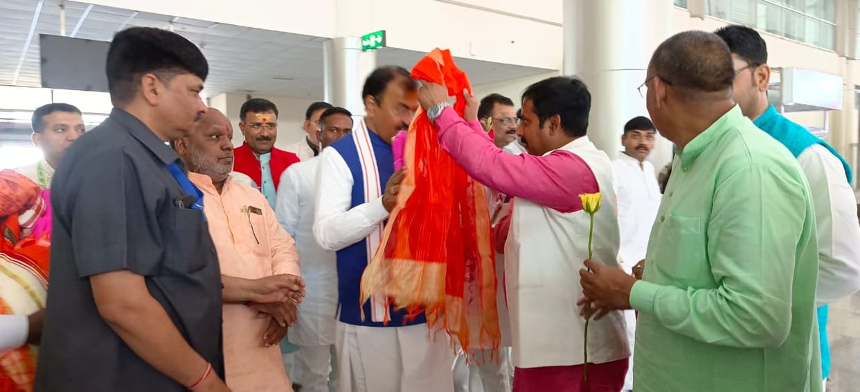 Deputy CM Keshav Prasad Maurya arrived in Kashi, workers warmly welcomed
