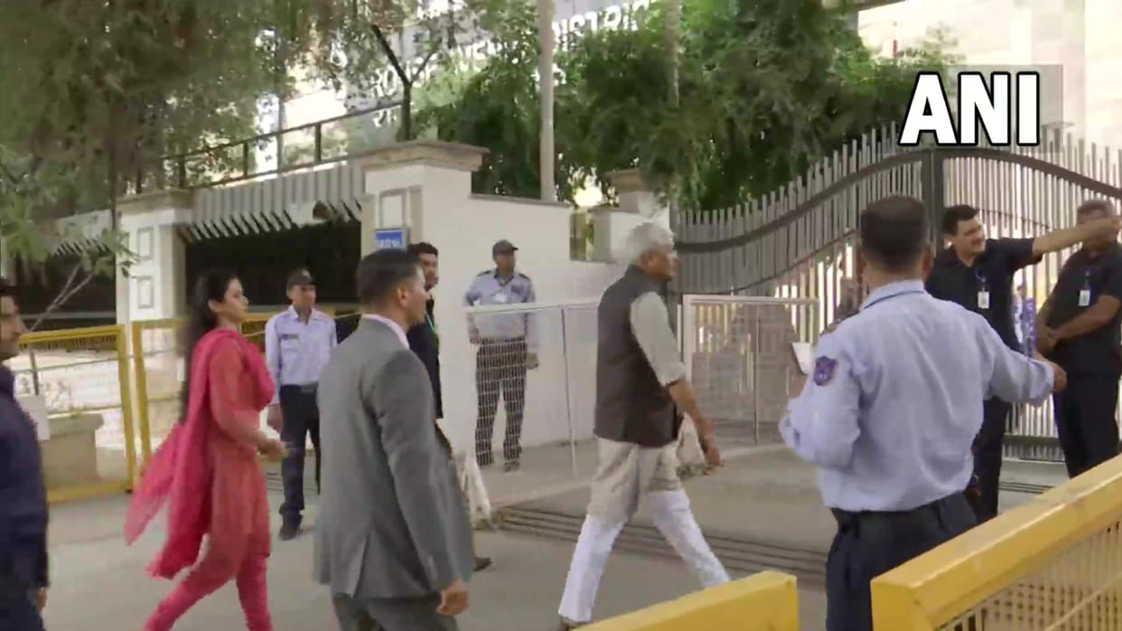 gajendra singh shekhawat defamation case against ashok gehlot Delhi's Rouse Avenue Court