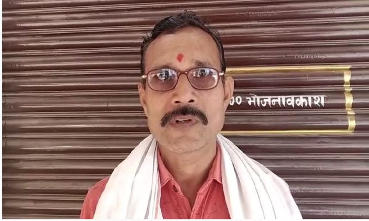 RS 172 crore 81 lakh deposited in bank account of vegetable seller in ghazipur Income Tax notice