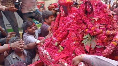 For the first time in the golden sanctum sanctorum of Vishwanath, Mother Kashi echoed with bomb-bomb