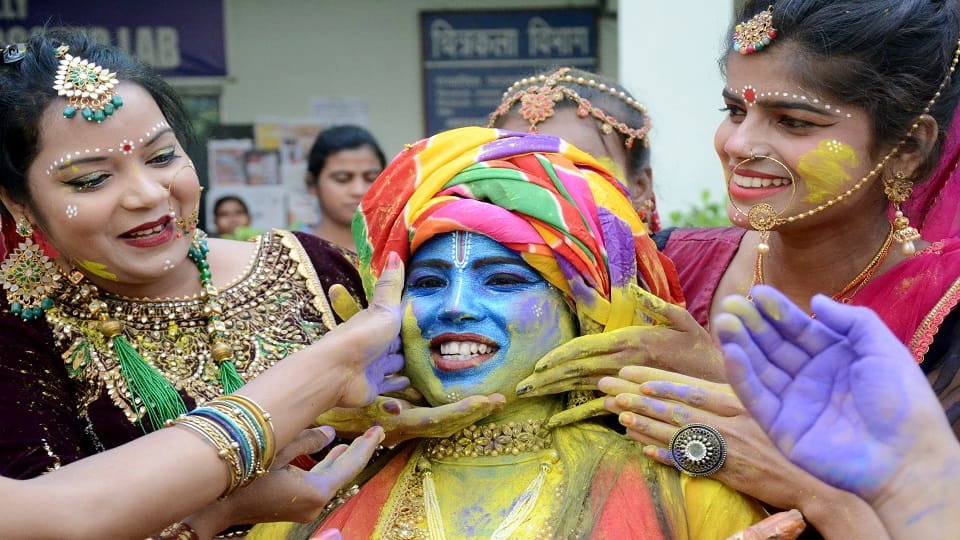 Holi celebration starts with Rangbharni Ekadashi in Bareilly