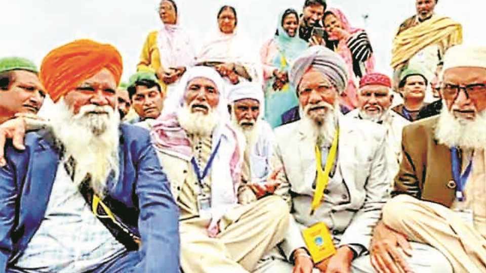 Two brothers of Haryana who separated during partition met at Kartarpur Sahib after 75 years