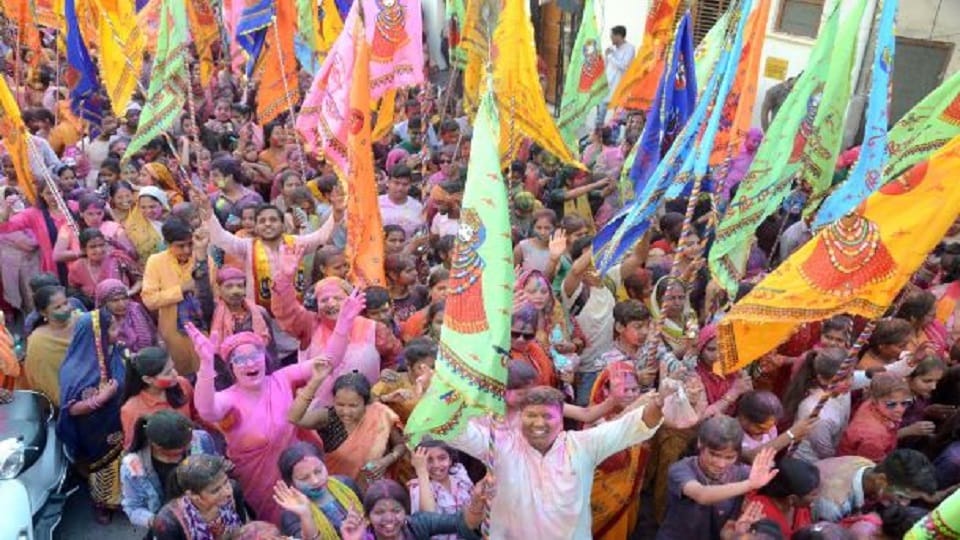 Holi celebration starts with Rangbharni Ekadashi in Bareilly