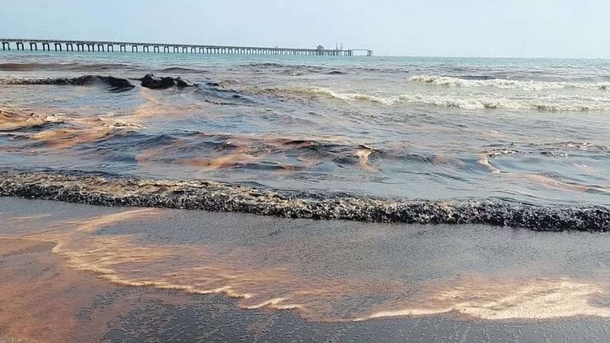 Oil leak contained in Tamil Nadu coast fishermen demand removal of pipeline