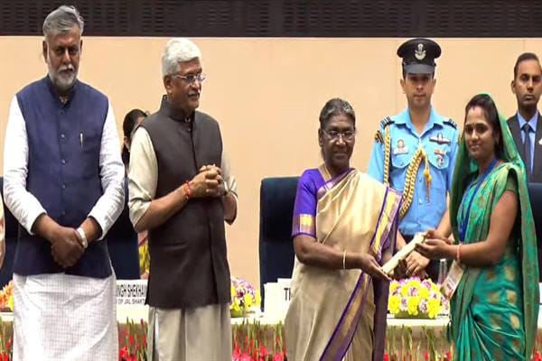 MP News: Swachh Sujal Shakti Samman to three women of MP, President honored