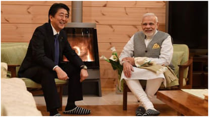 शिंजो आबे व प्रधानमंत्री नरेंद्र मोदी (फाइल फोटो)