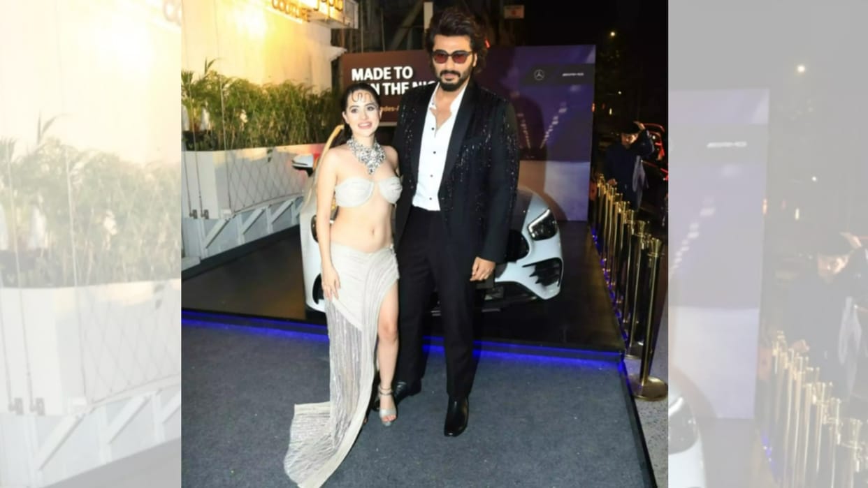 Bollywood Actor Arjun Kapoor Posed with Uorfi at Javed Fashion designer Gaurav Gupta store opening